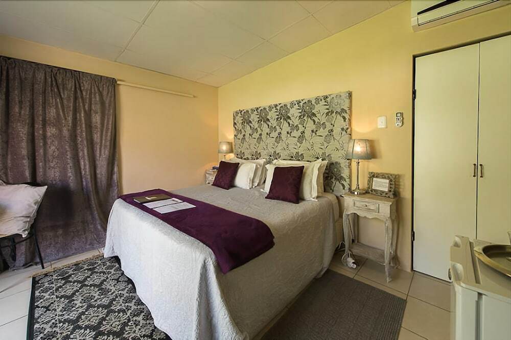 Adeo Bed and Breakfast Bloemfontein Esterno foto