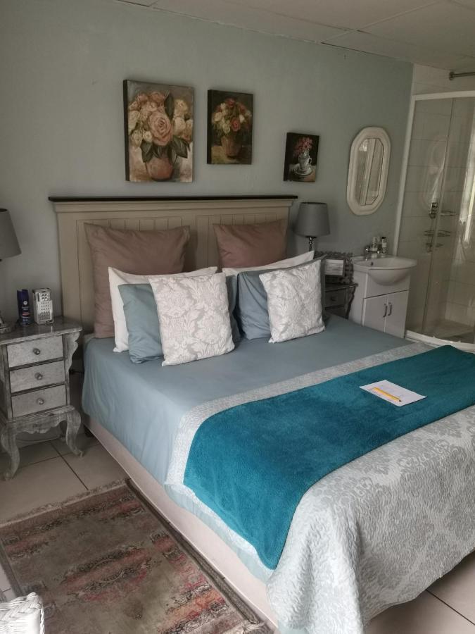 Adeo Bed and Breakfast Bloemfontein Esterno foto